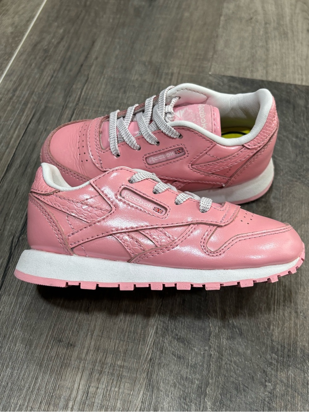 Reebok Leather Metallic Pink Sneaker, OrthoLite Peek N’ Fit Insoles, Size 7, GUC
